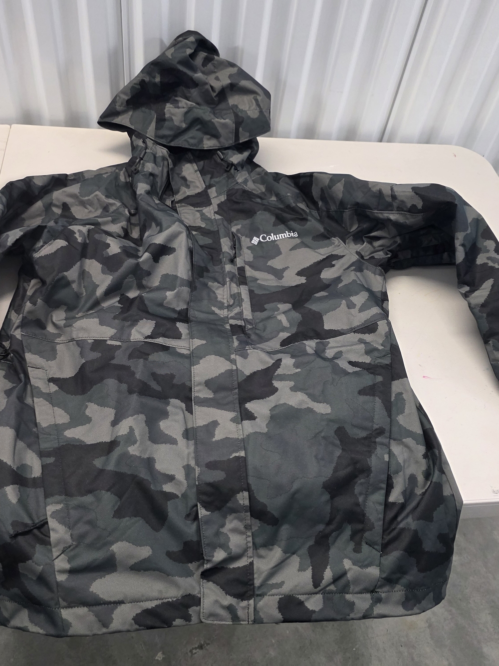 Columbia Omni-tech Camo Rain Jacket Men's Size Medium